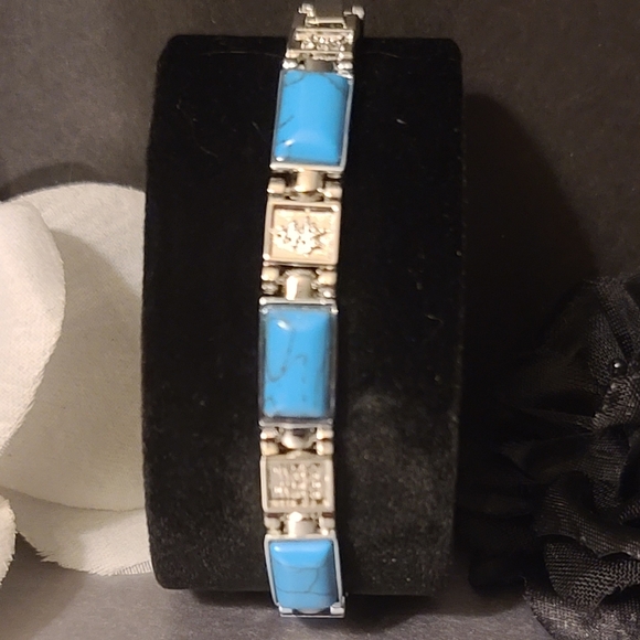 NWT Magnetic by Design Blue Howlite Chinese Blessings Bracelet - Picture 3 of 8